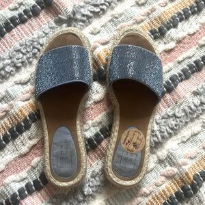 Flats with blue sparkles ; nr 7